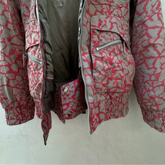 Burton Pink and Gray Ski Jacket - Picture 6 of 16